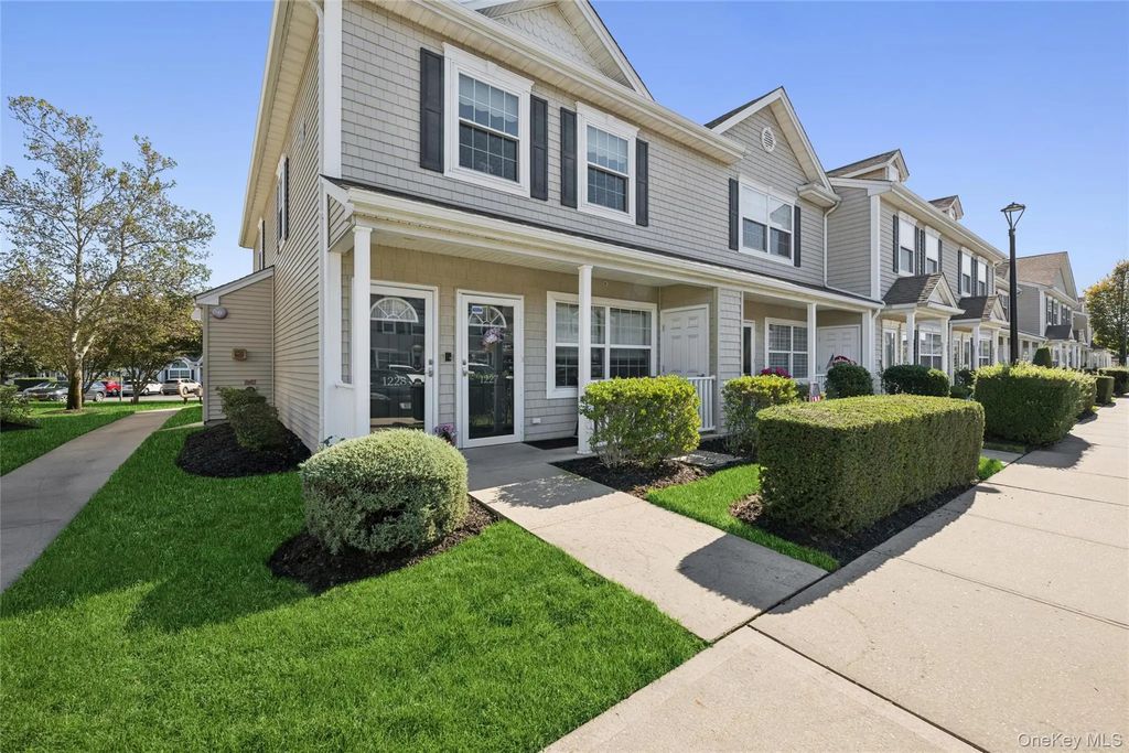 1228 Willow Lane, Valley Stream