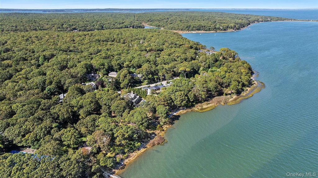 35 Springwood Way, East Hampton