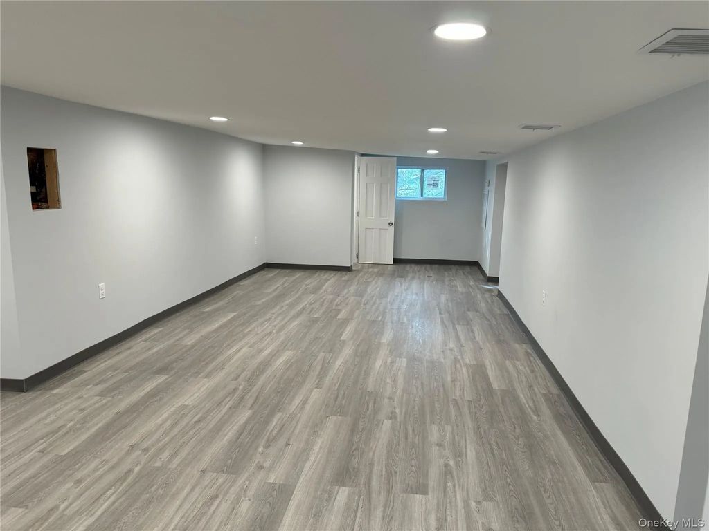 1285 Montauk # 104a, Copiague
