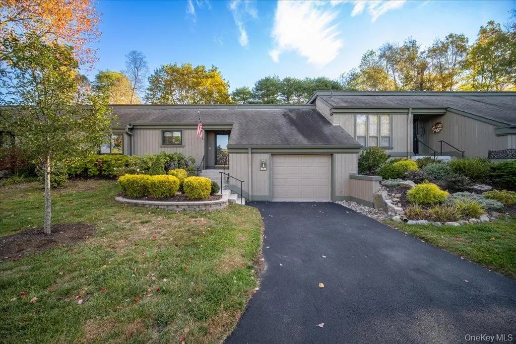 523 Heritage Hills # B, Somers