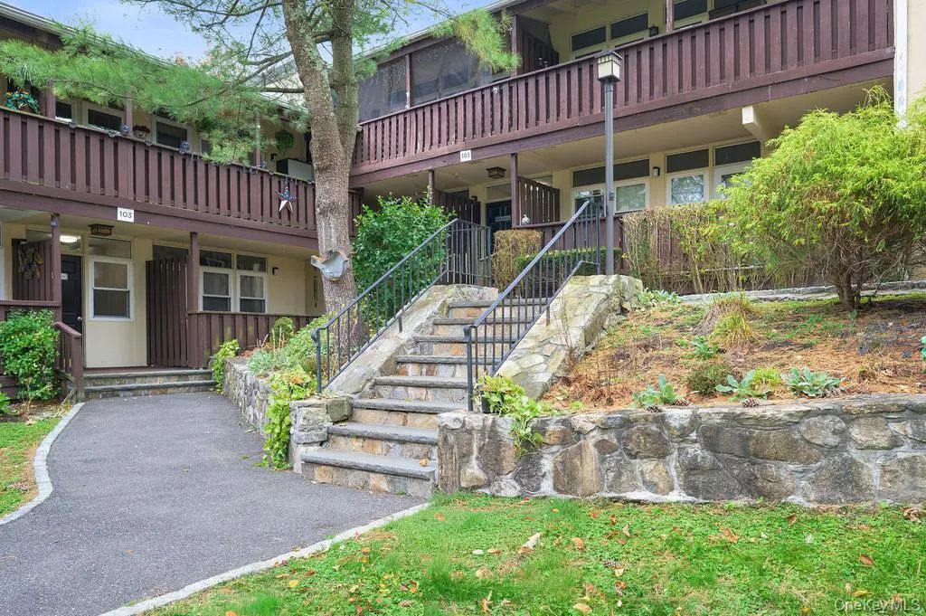 103 Wiltshire Road # D6, Scarsdale