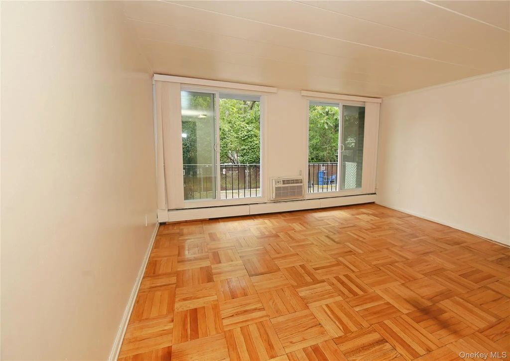 121 Vincent Ave 3b, Lynbrook