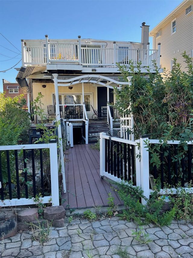 Photo of Listing #927317