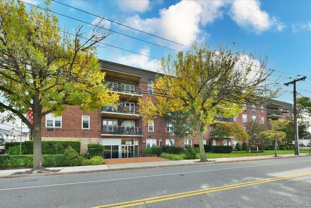 60 Hempstead Avenue 1h, Lynbrook