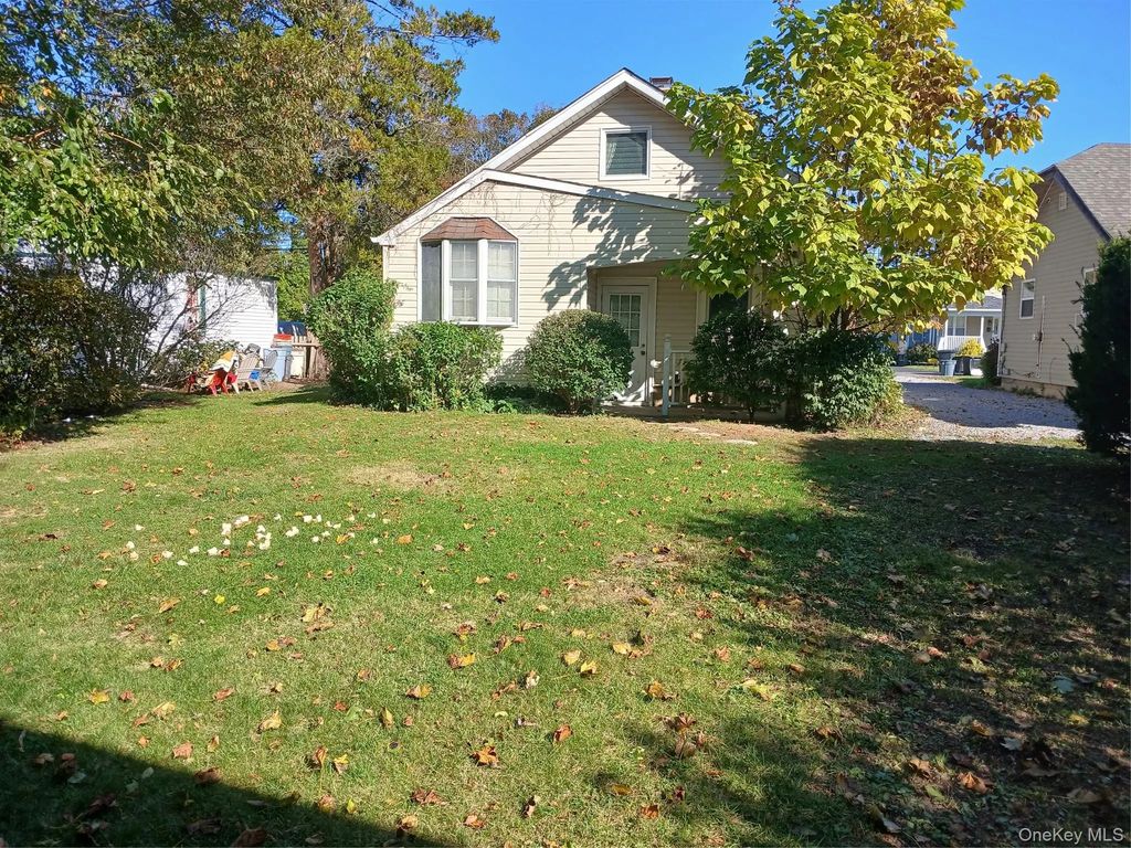 8 Woodburn Street, Patchogue
