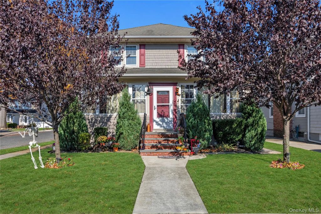 127 Smith Street, Lynbrook