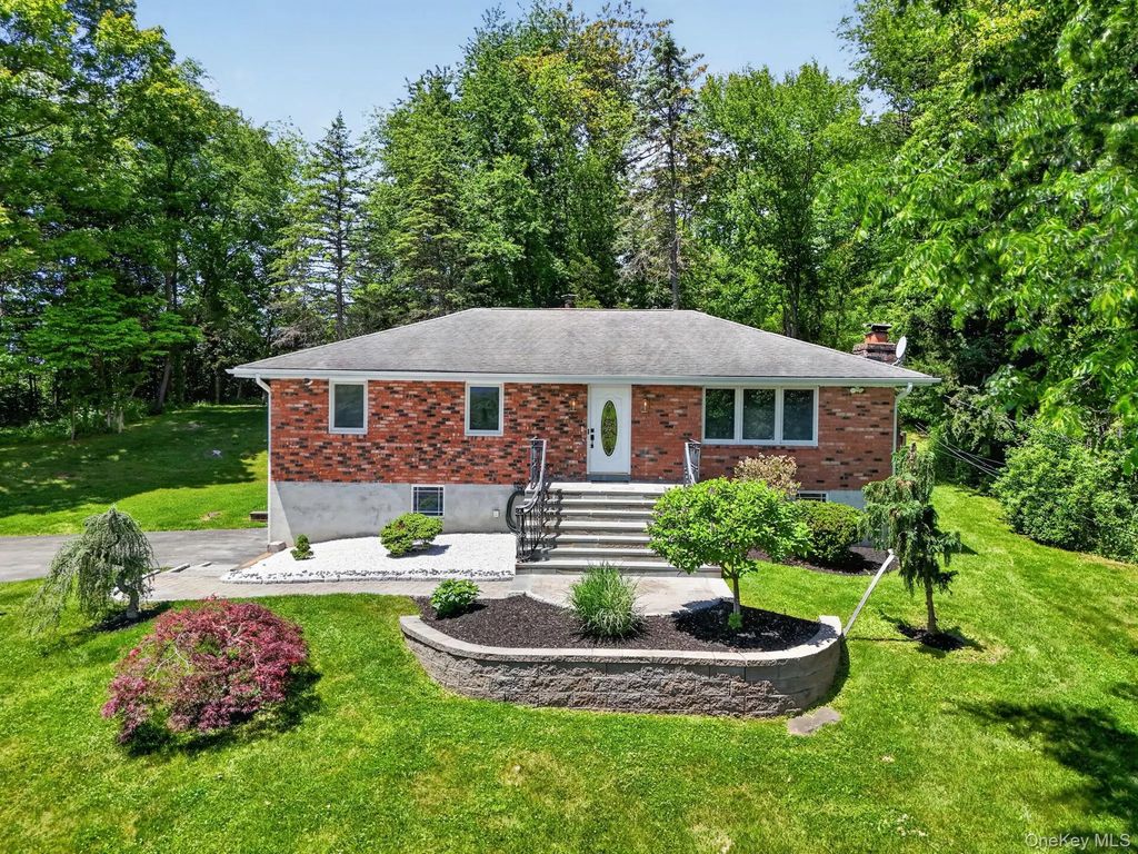 21 Crest Court, Hopewell Junction