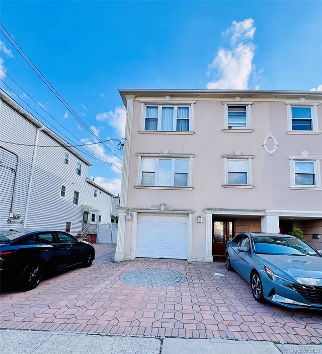 Photo of Listing #928149