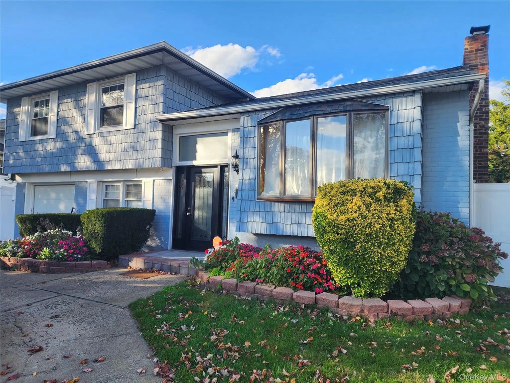 3 Nancy Place, East Massapequa