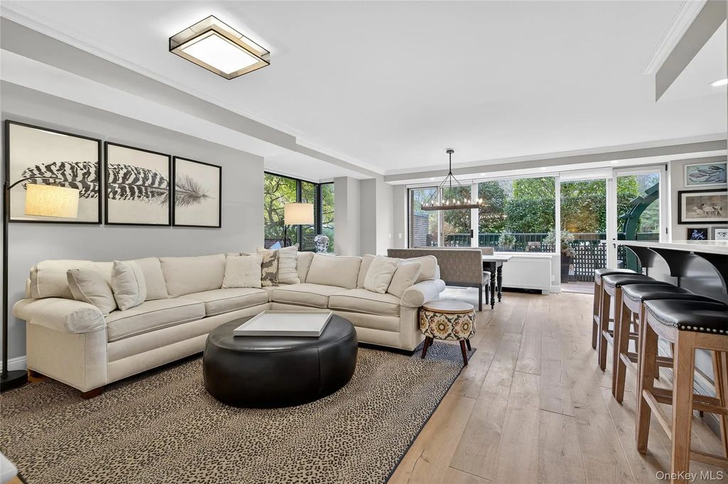 100 Hilton Avenue M32, Garden City