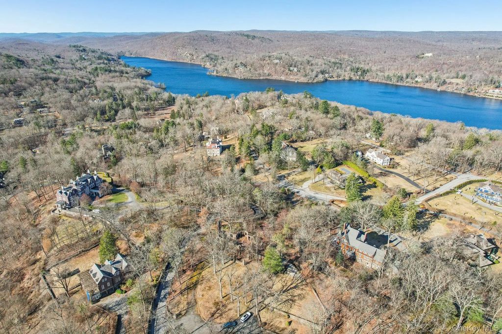 Serpentine Road, Tuxedo Park