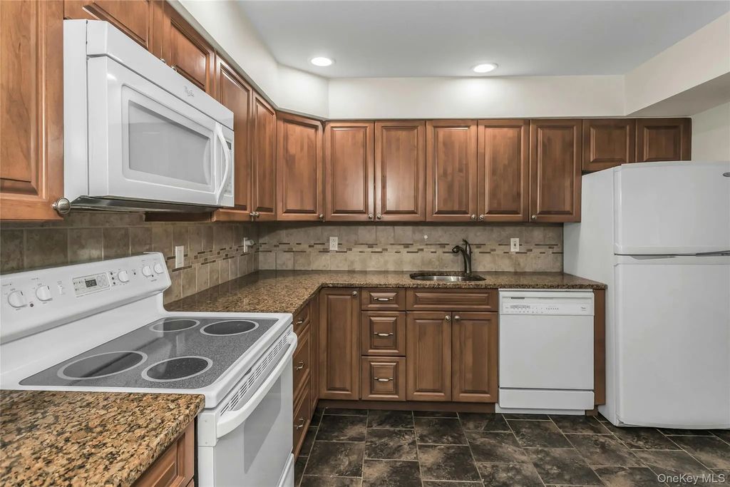 93 Palo Alto Drive, Plainview