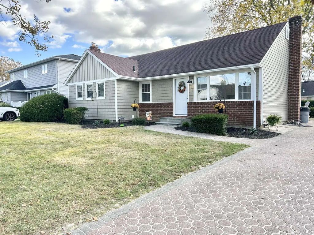 1390 Wilson Road, East Meadow