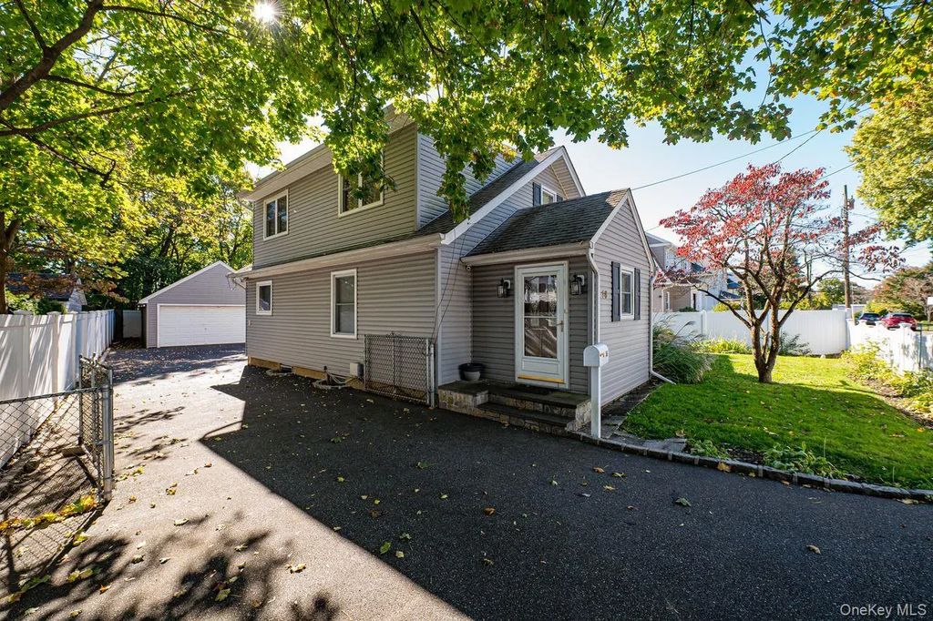 38 High Street, Roslyn Heights