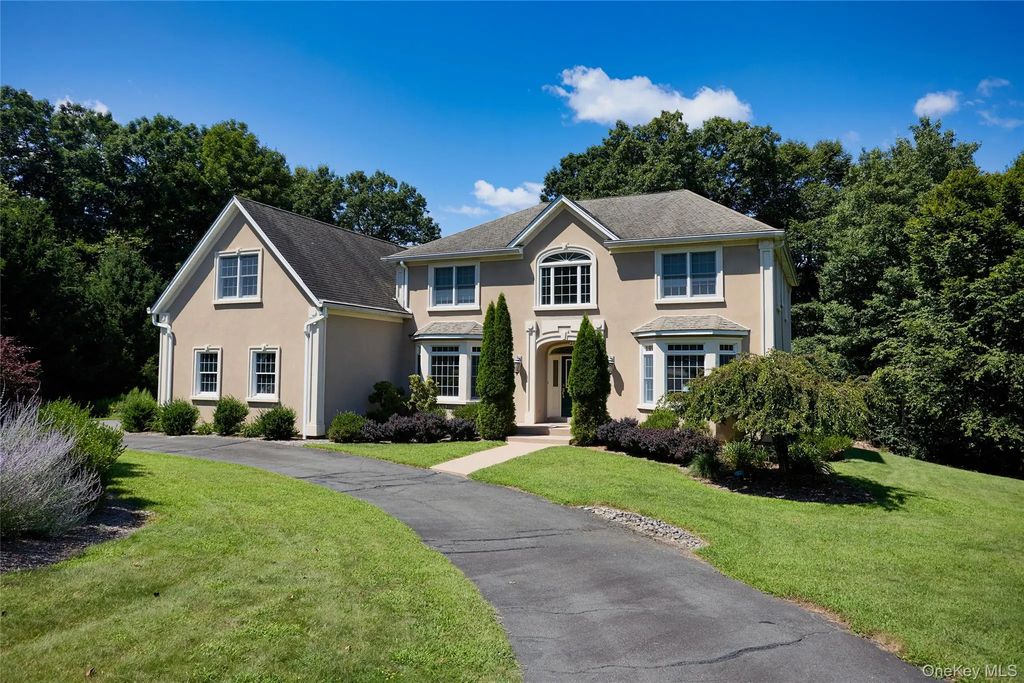 28 Heritage Court, Tuxedo Park