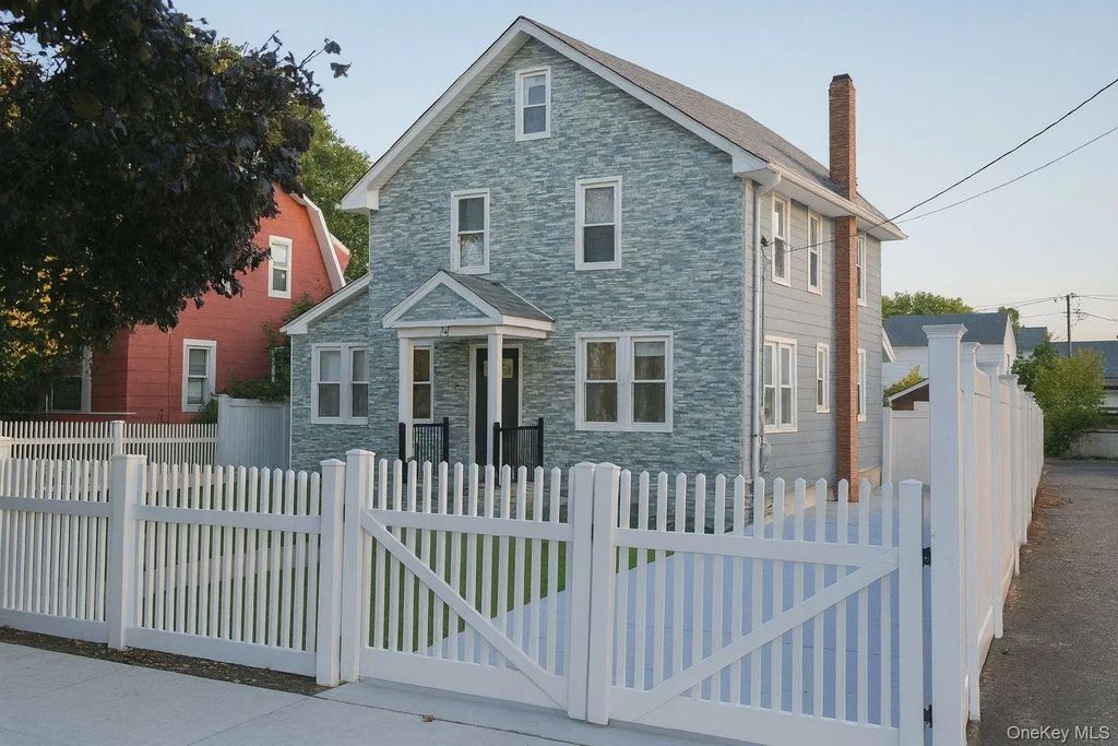 14 Parsons Drive, Hempstead