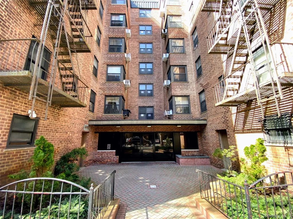 90-09 Northern Boulevard # 605, Jackson Heights