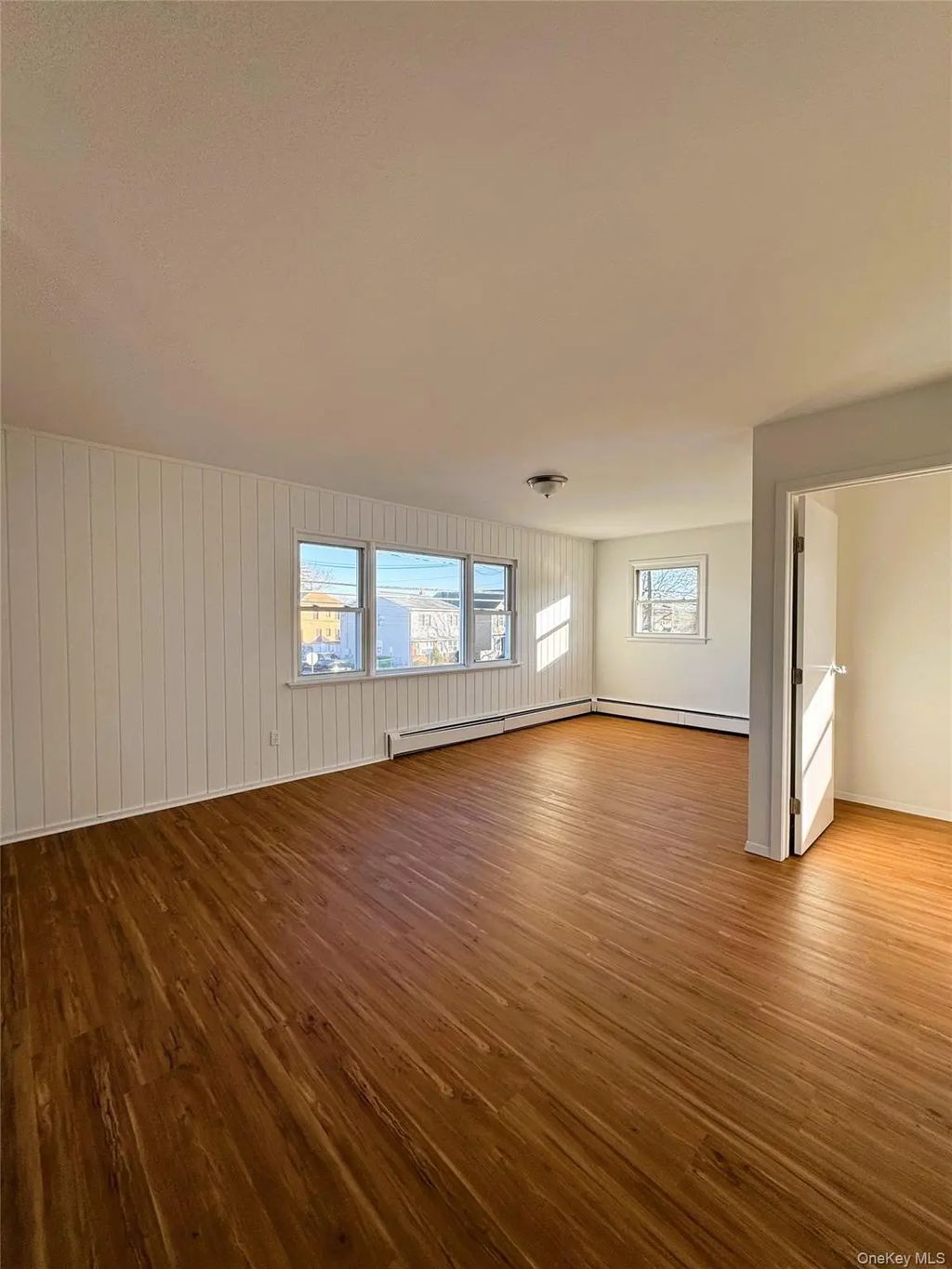131 Roslyn Road 2nd Floor, Mineola