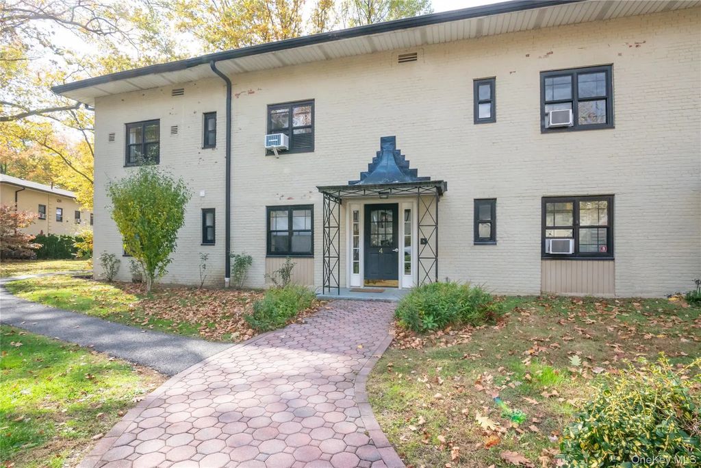 4 Field End Lane # 2r, Eastchester