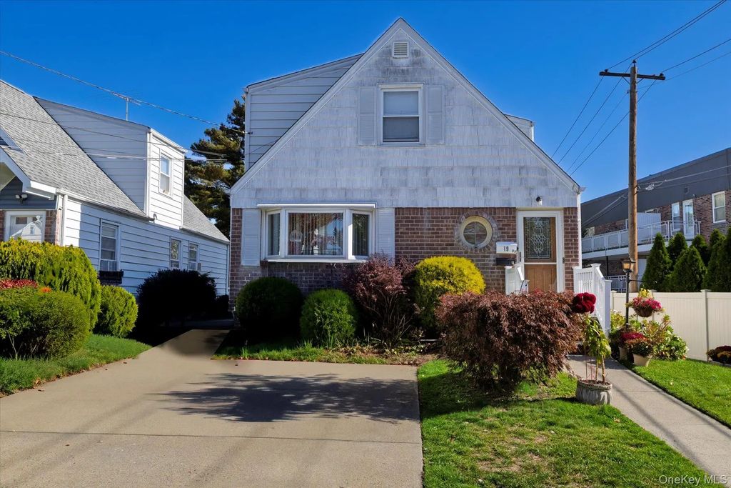 19 Daley Place 2nd Floor, Lynbrook