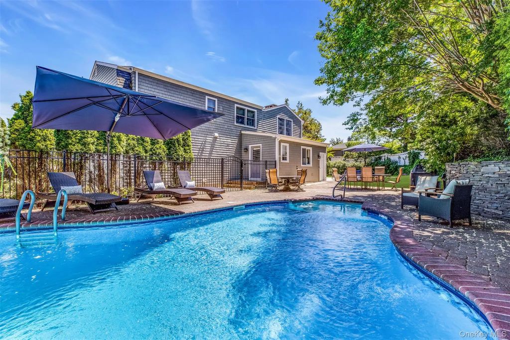 345 Colonial Road, Southold