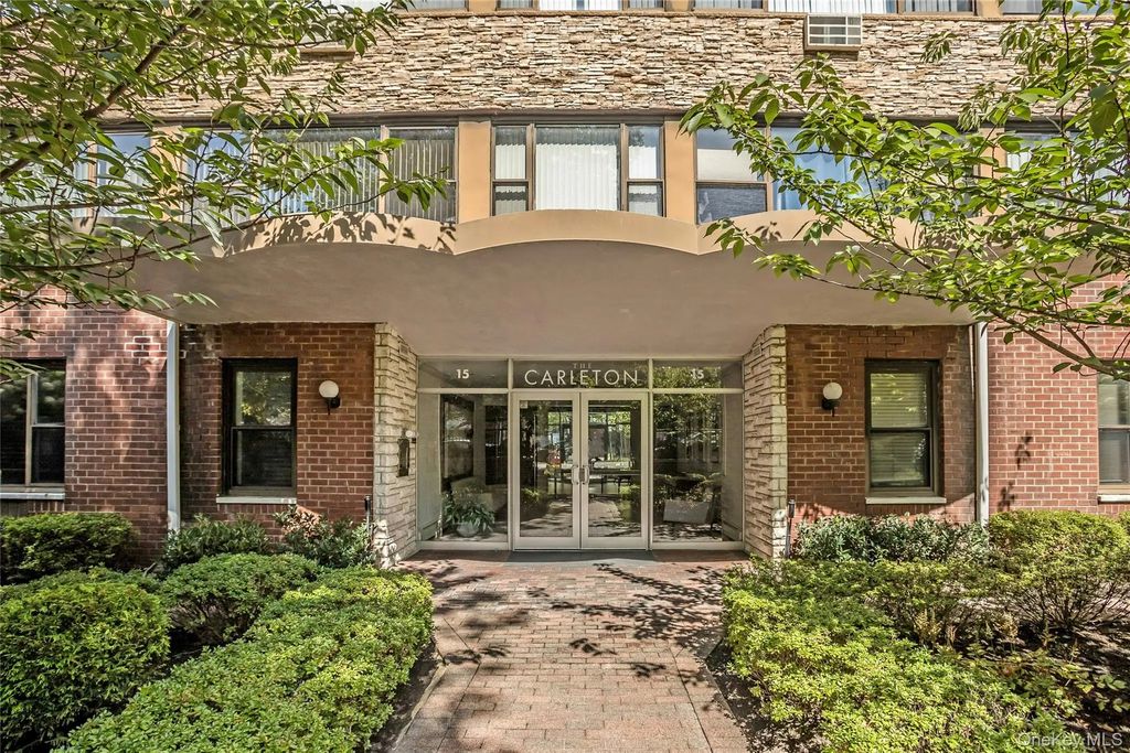 15 Hill Park Avenue # 1c, Great Neck