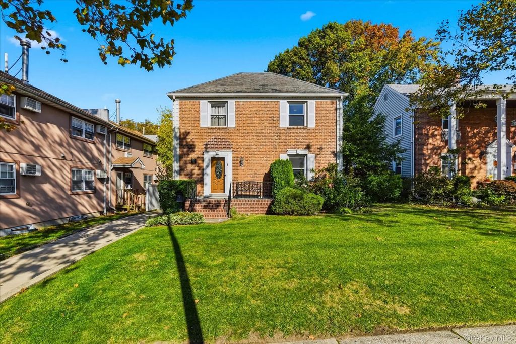 164-37 Grand Central Parkway, Hillcrest (Queens)