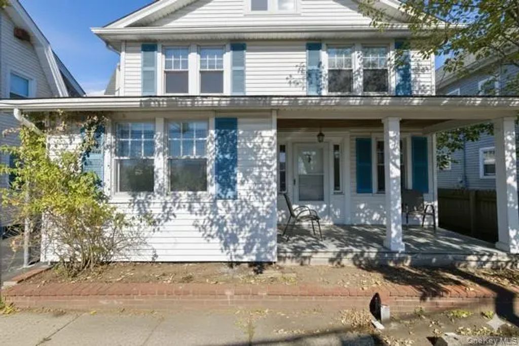 84 2nd Street 80, Mineola