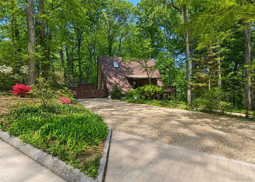 101 Longfellow Lane, Port Jefferson