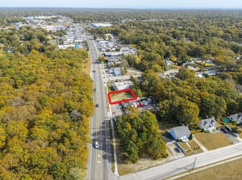 586 Montauk Highway, Shirley