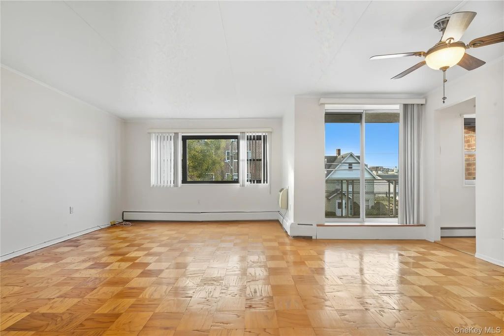 100 Clinton Avenue 2j, Mineola