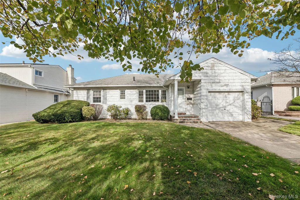 1689 Barbara Lane, East Meadow