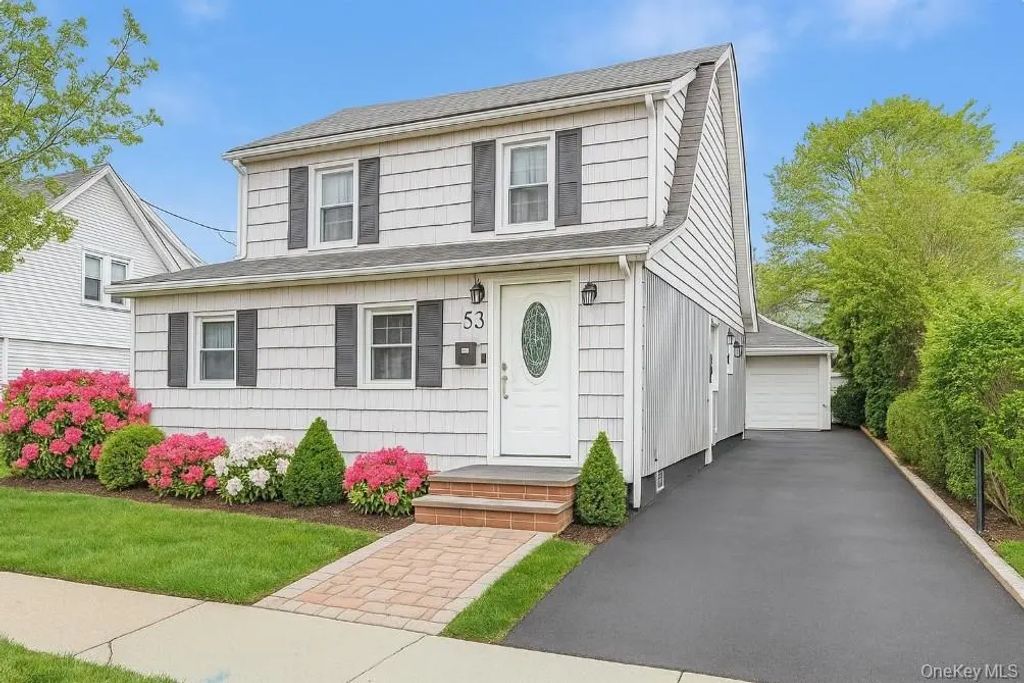 53 Washington Avenue 1fl, Mineola