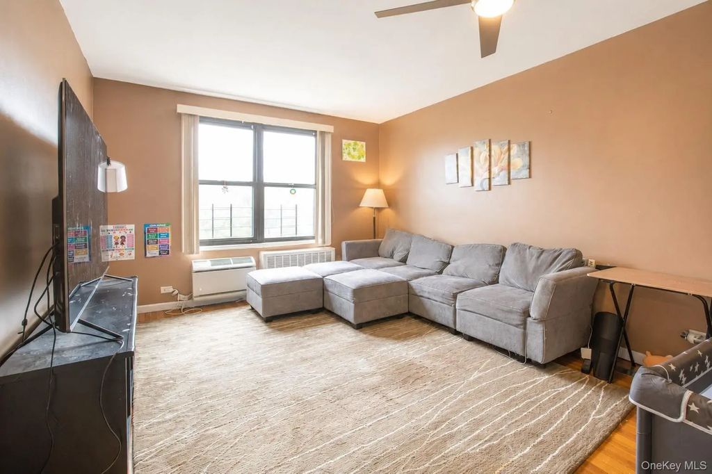 224-24 Union Turnpike # 6g, Oakland Gardens