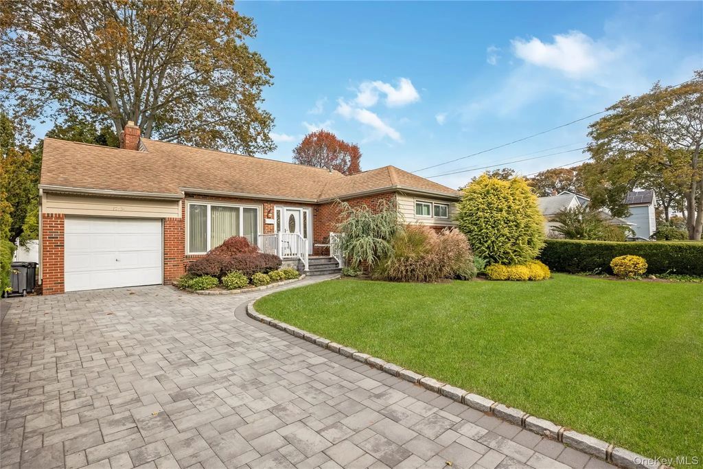 1745 Gerose Court, East Meadow