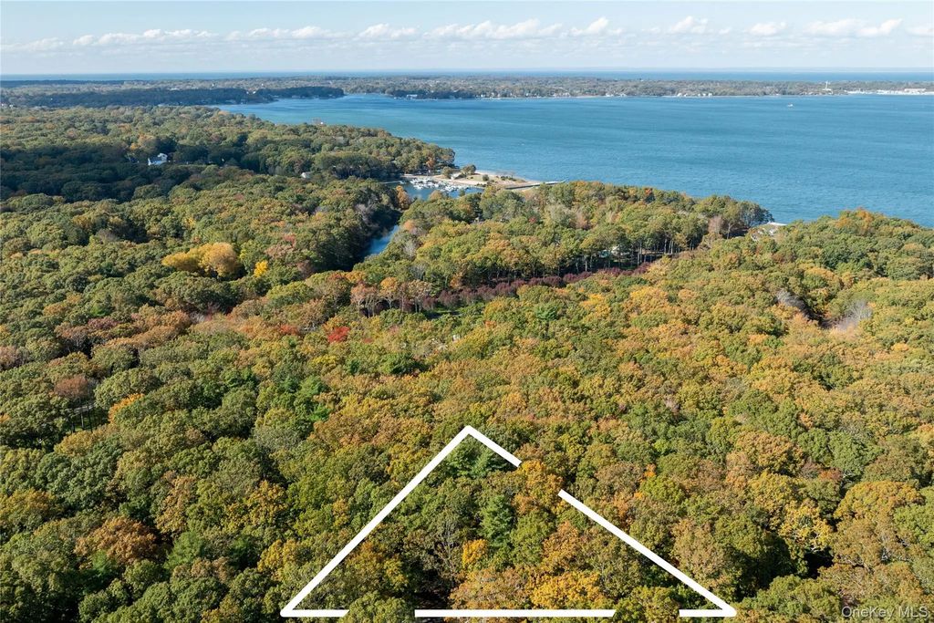 11195 N Bayview Road, Southold