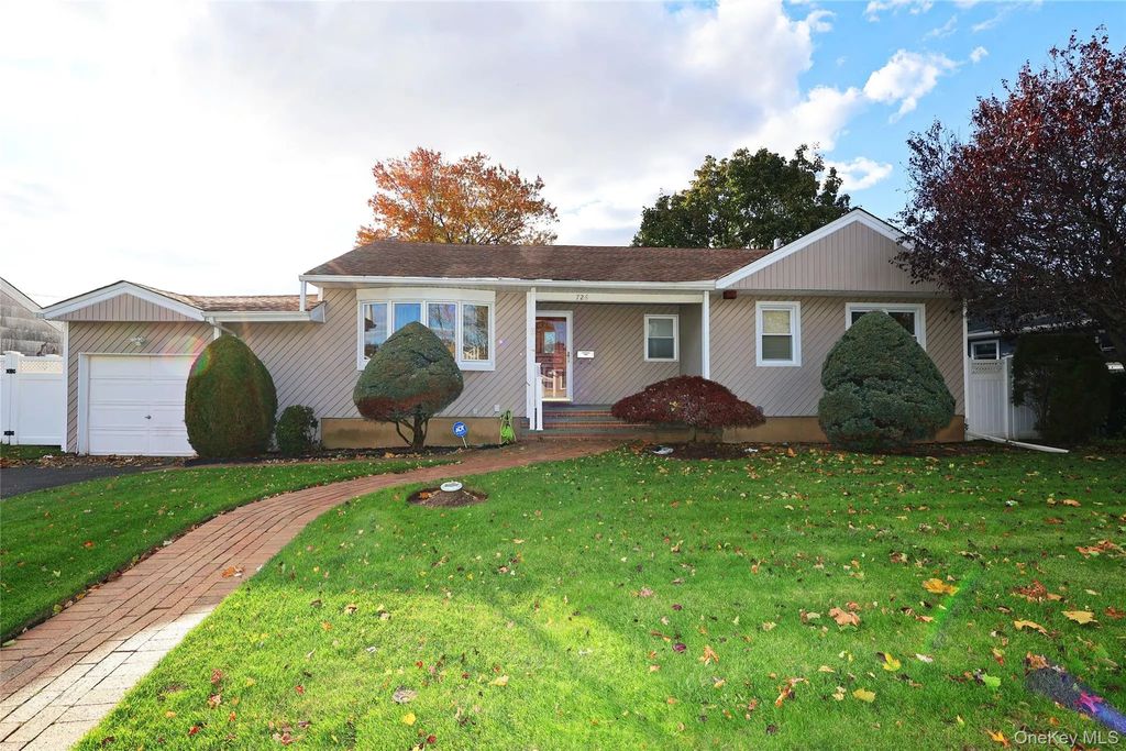 726 Meisser Street, Franklin Square