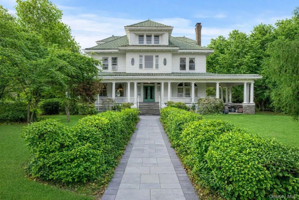 121 S Jamesport Avenue, South Jamesport
