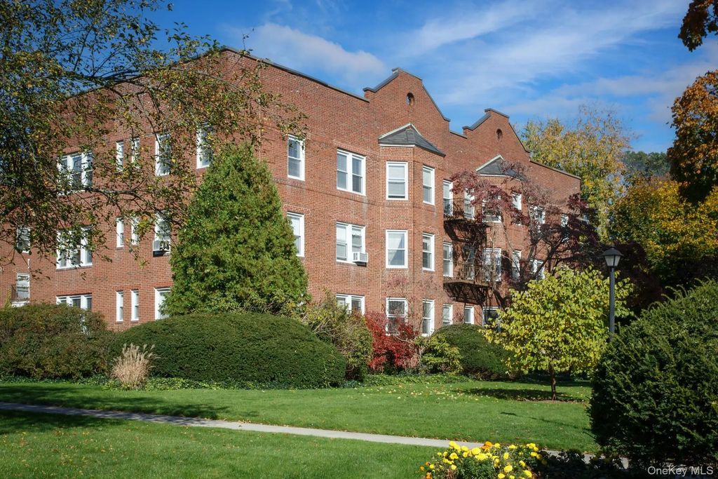 365 Stewart Avenue C25, Garden City