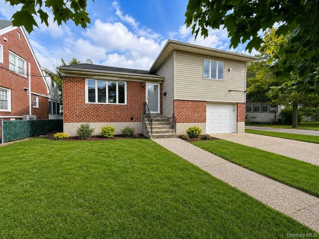 324 Buckingham Road, Cedarhurst