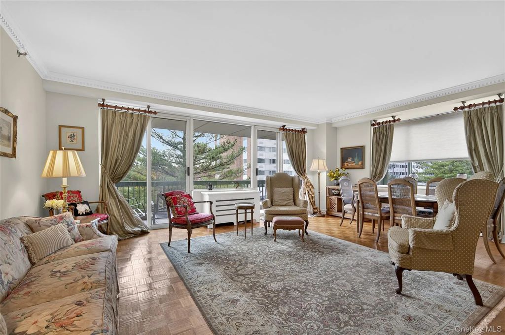 100 Hilton Avenue 411, Garden City