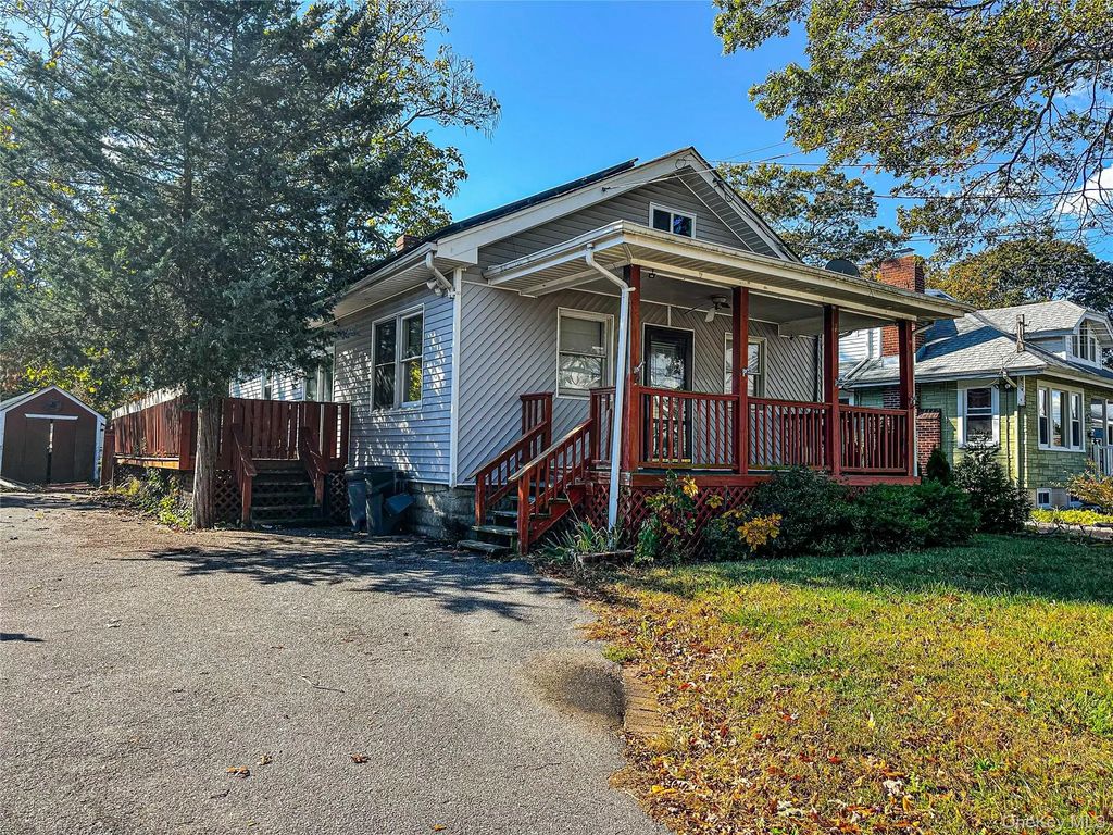 38 W Smith Street, Amityville