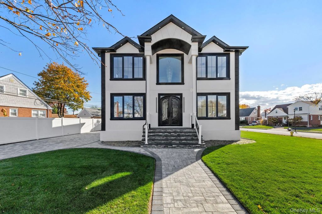 1035 Glen Drive, Franklin Square