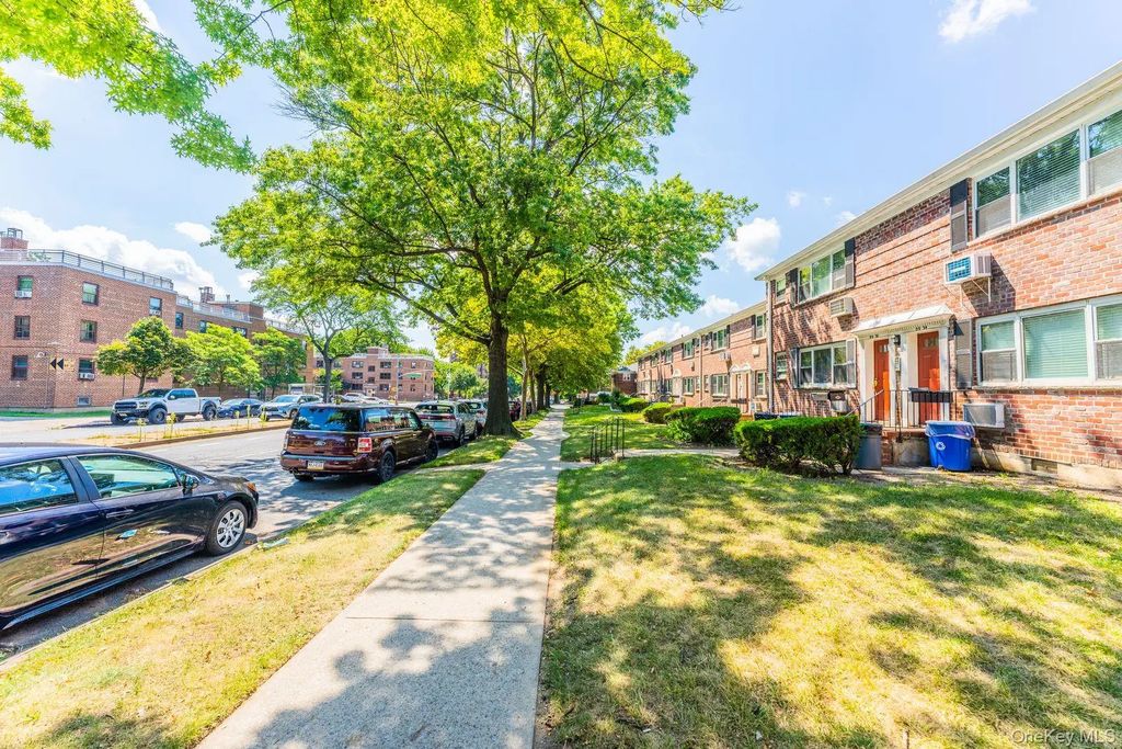 69-28 Kissena Boulevard # 130b, Kew Garden Hills