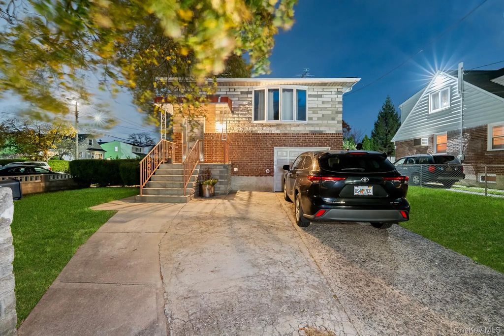 97 Arlington Avenue, Valley Stream
