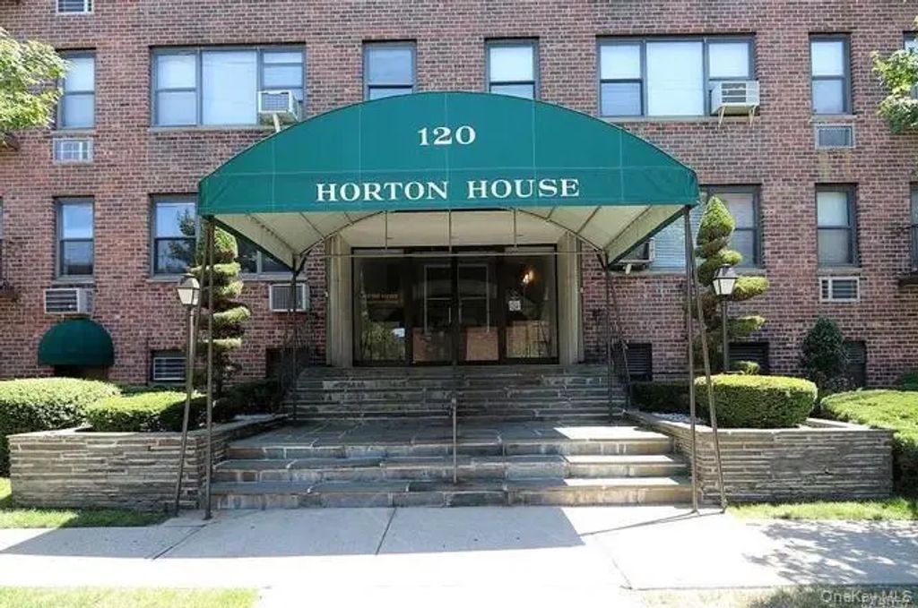 120 Horton Highway A9, Mineola