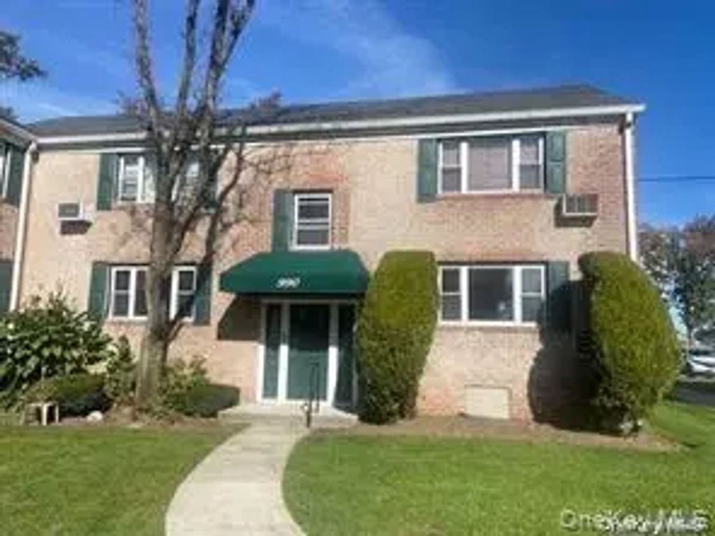 990 Fenwood 1, Valley Stream