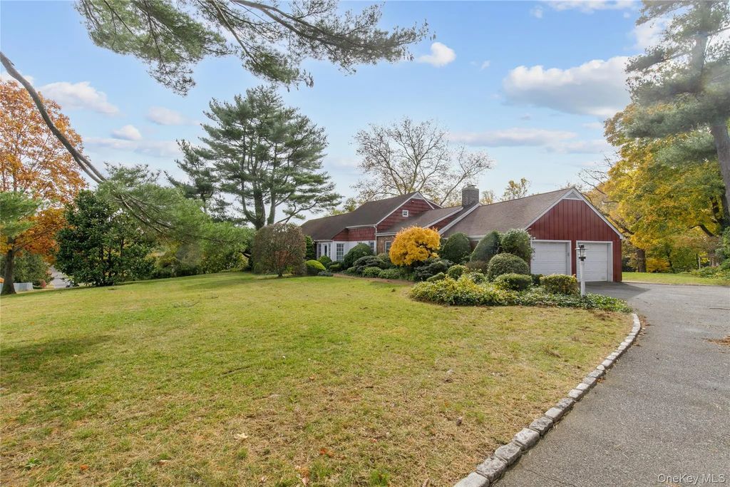 18 Lighthouse Road, Great Neck