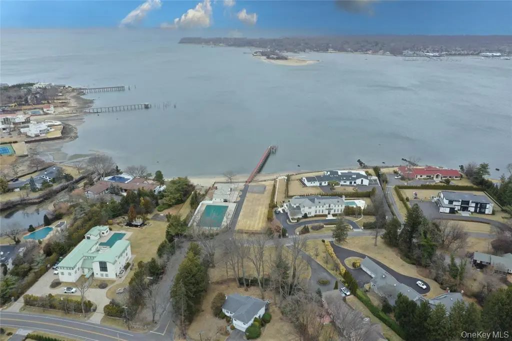 31 Harbour Road, Great Neck