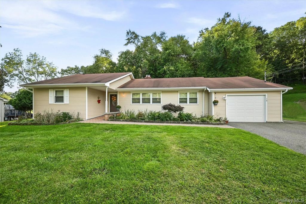 14 Pond Hill Avenue, Warwick